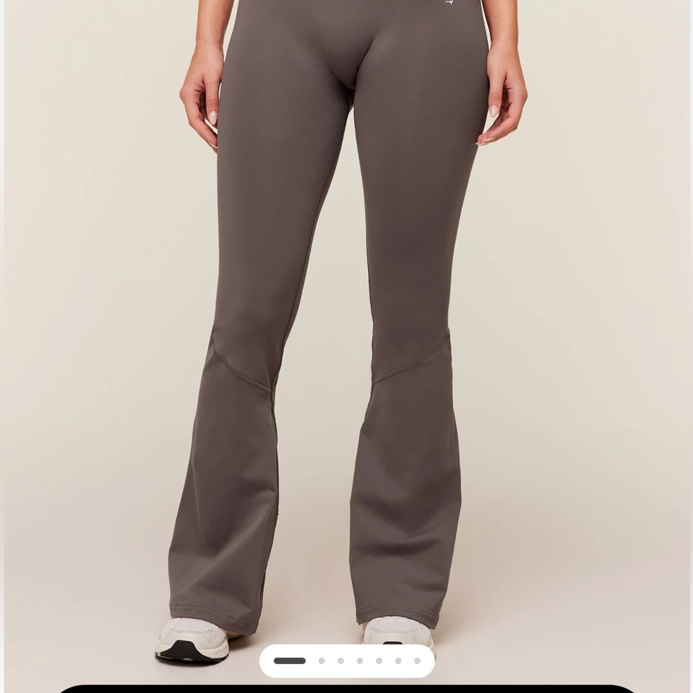 Sculpted butt g string accent Gymshark flare gray leggings size XS